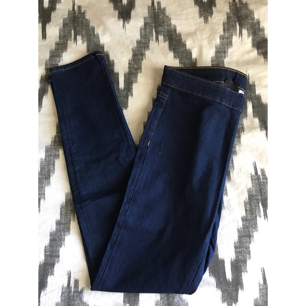 H&M NWOT • High rise super skinny jeans
